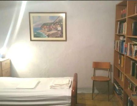 Communist Style Apartment 地拉那 外观 照片