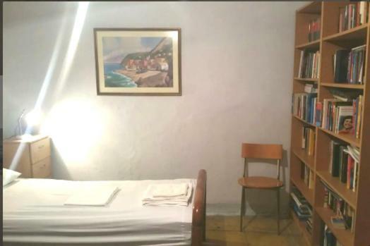 Communist Style Apartment 地拉那 外观 照片